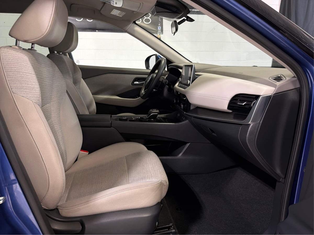 Photo 14 of this Nissan Rogue