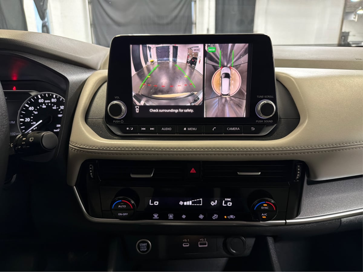 Photo 27 of this Nissan Rogue