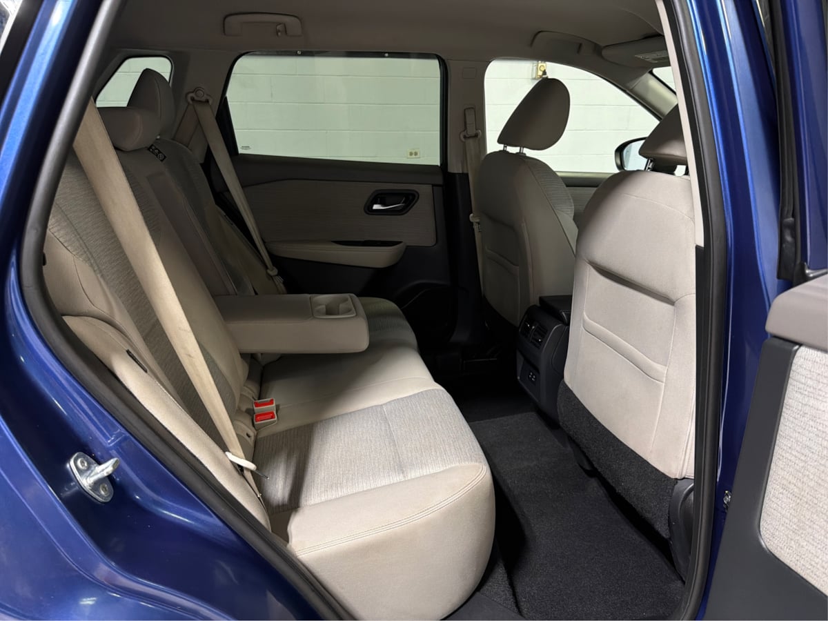 Photo 15 of this Nissan Rogue