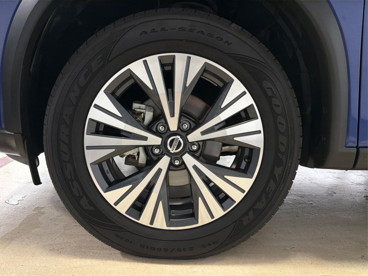 Photo 13 of this Nissan Rogue