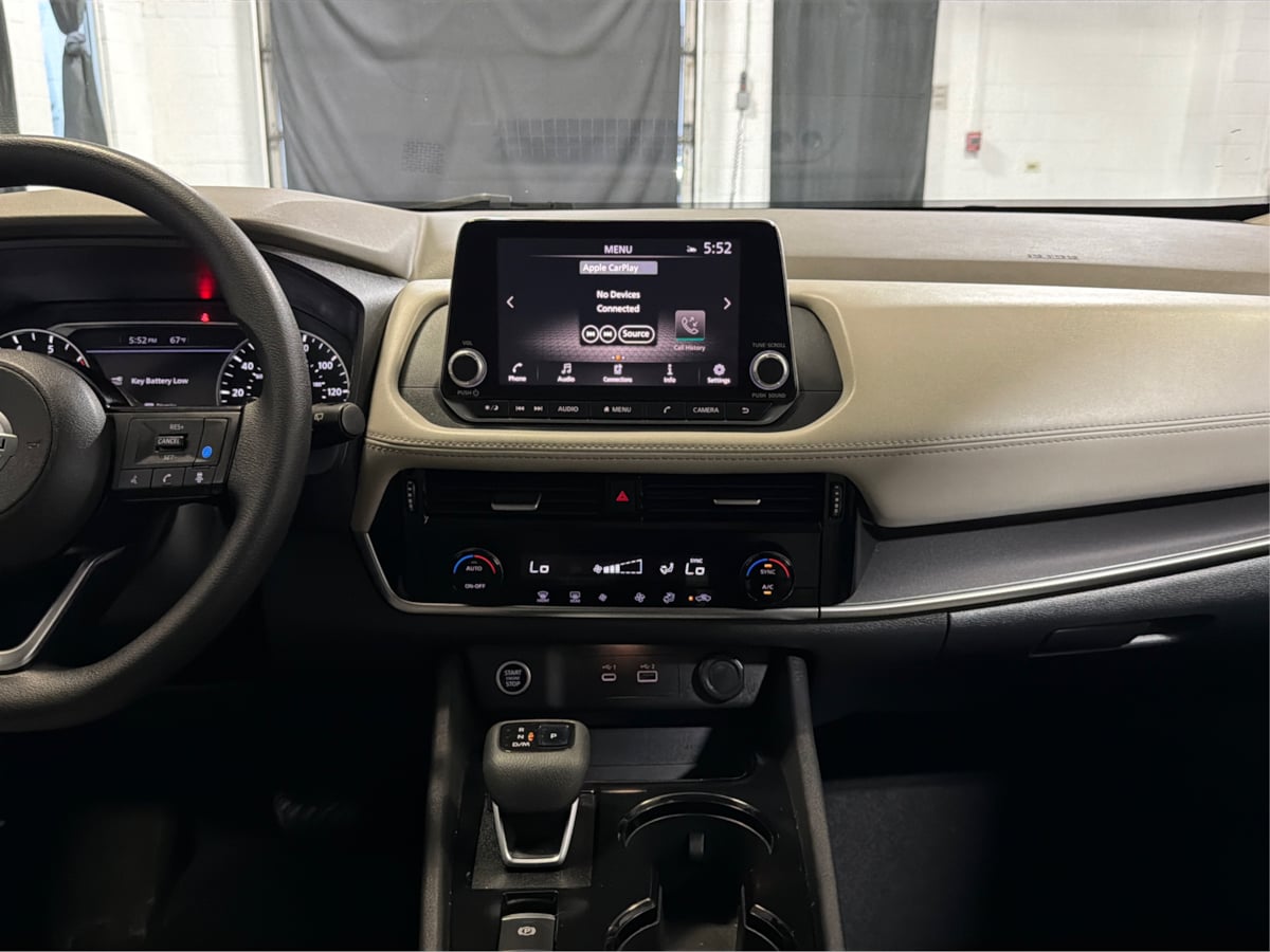 Photo 17 of this Nissan Rogue