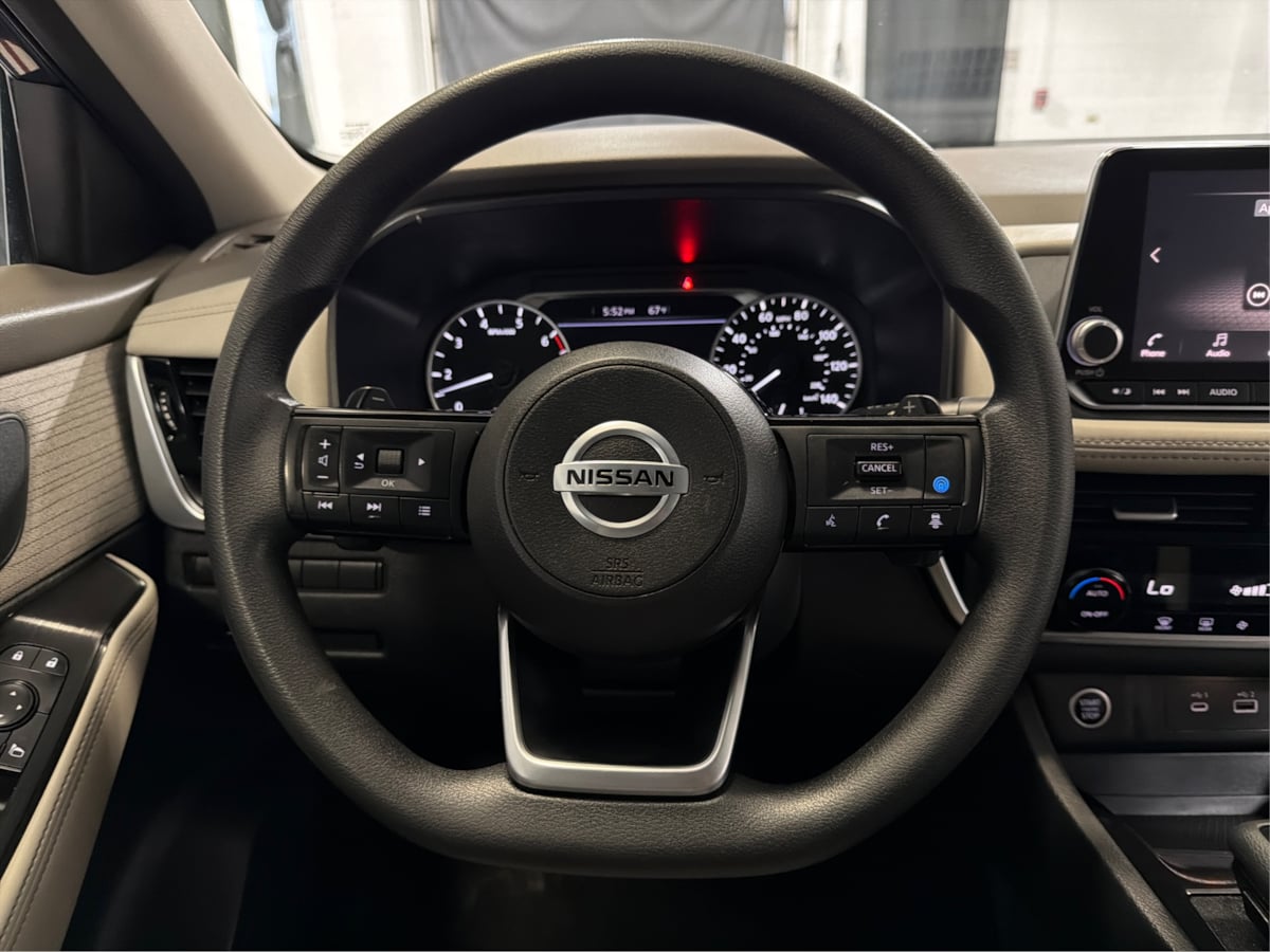 Photo 21 of this Nissan Rogue