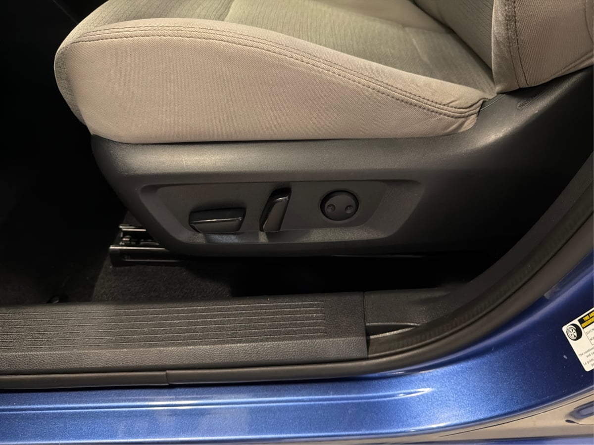 Photo 22 of this Nissan Rogue