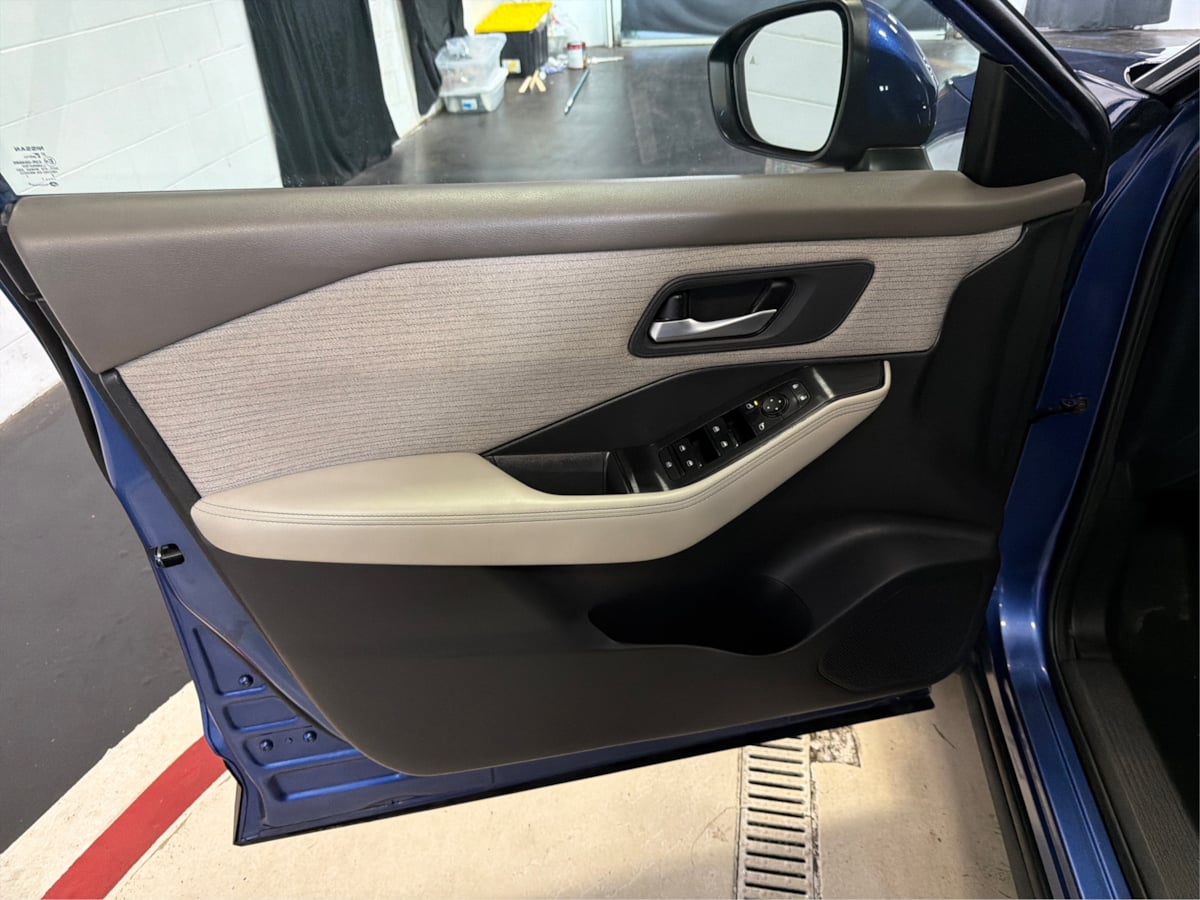 Photo 23 of this Nissan Rogue