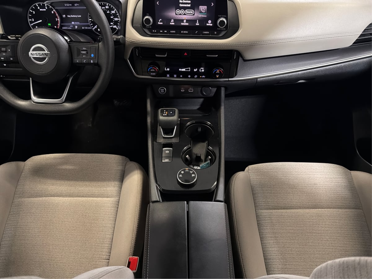 Photo 19 of this Nissan Rogue