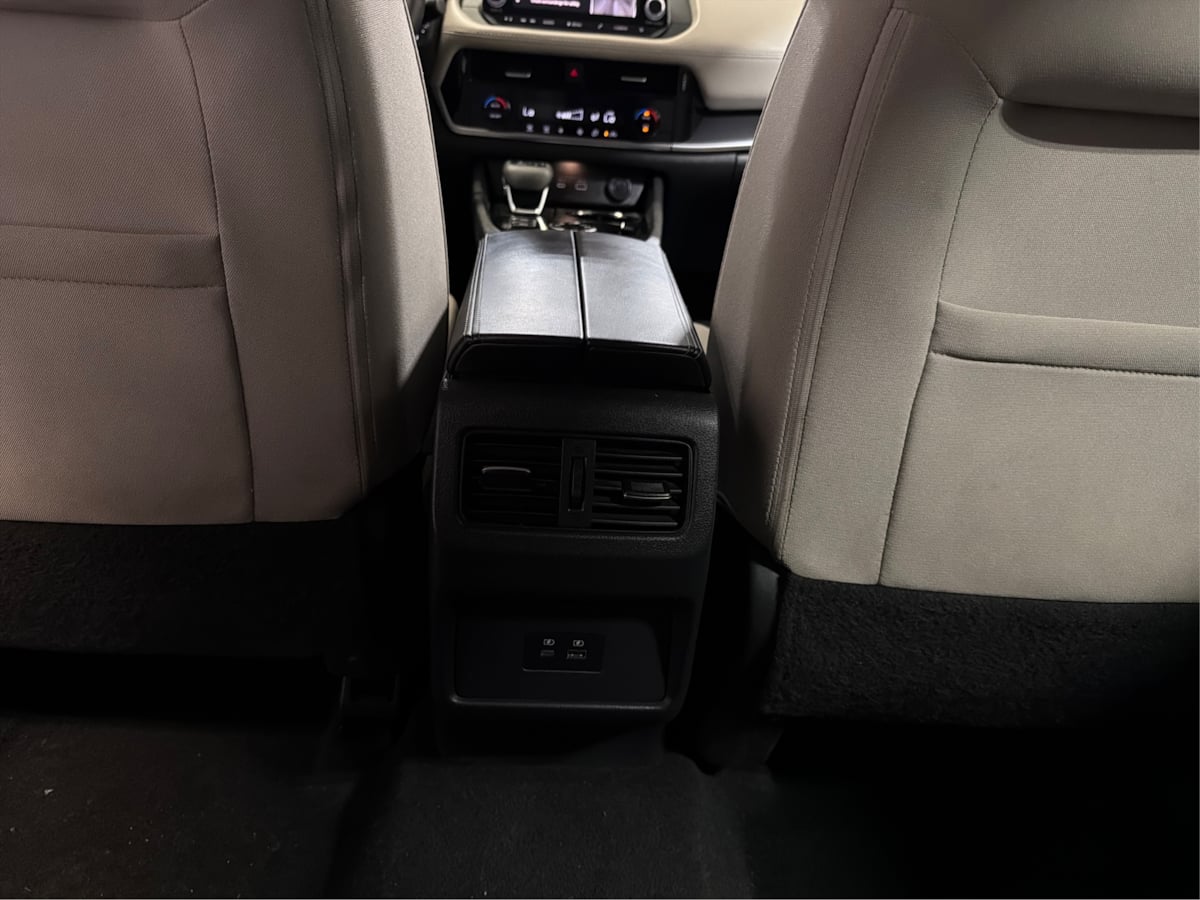 Photo 24 of this Nissan Rogue
