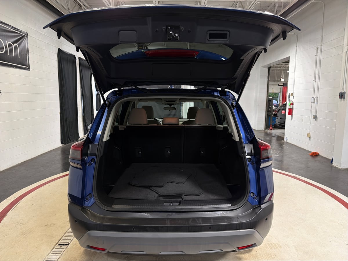 Photo 12 of this Nissan Rogue