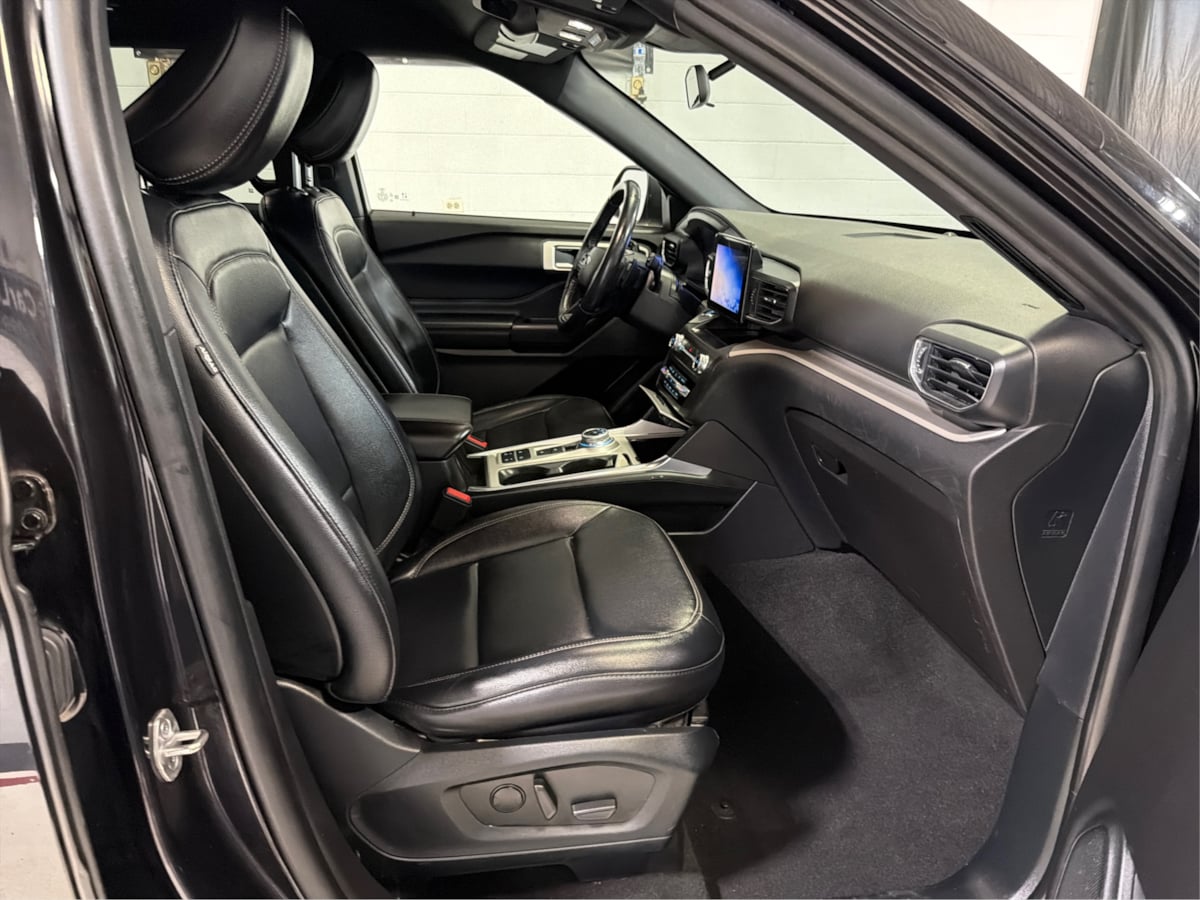 Photo 15 of this Ford Explorer