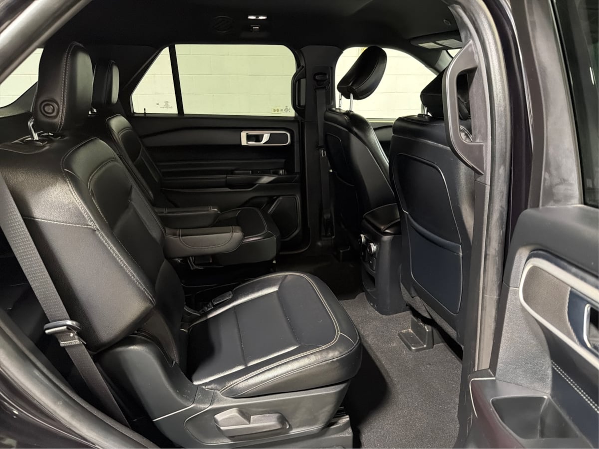Photo 16 of this Ford Explorer