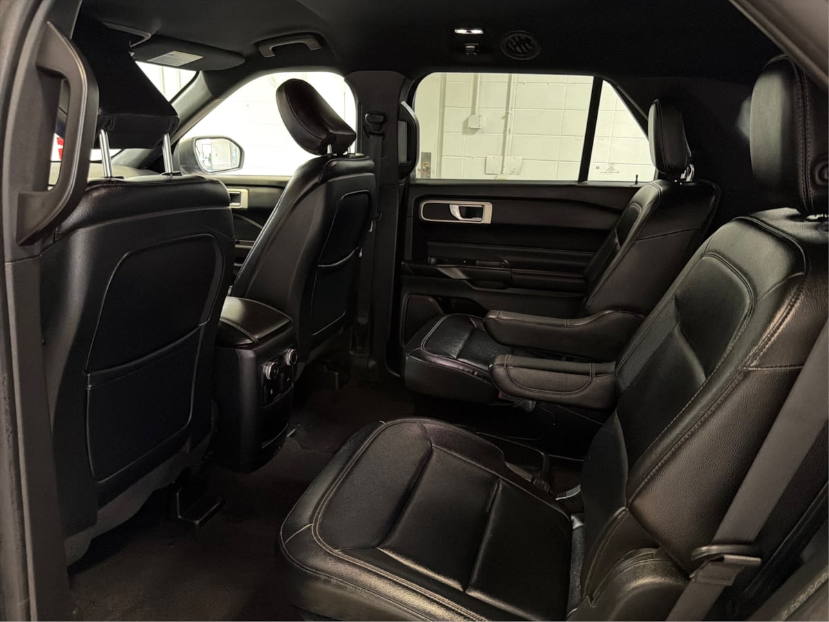 Photo 10 of this Ford Explorer