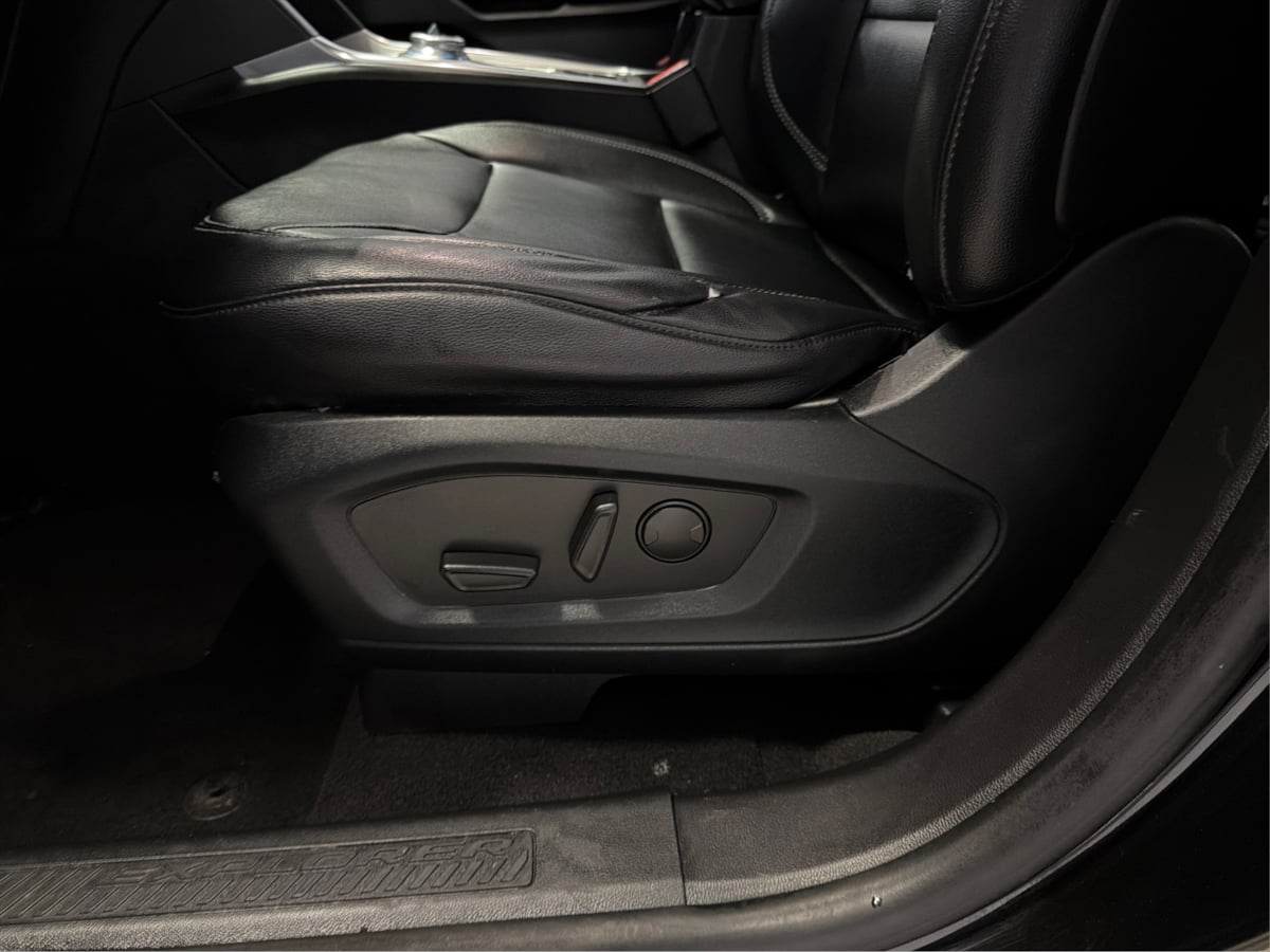 Photo 21 of this Ford Explorer