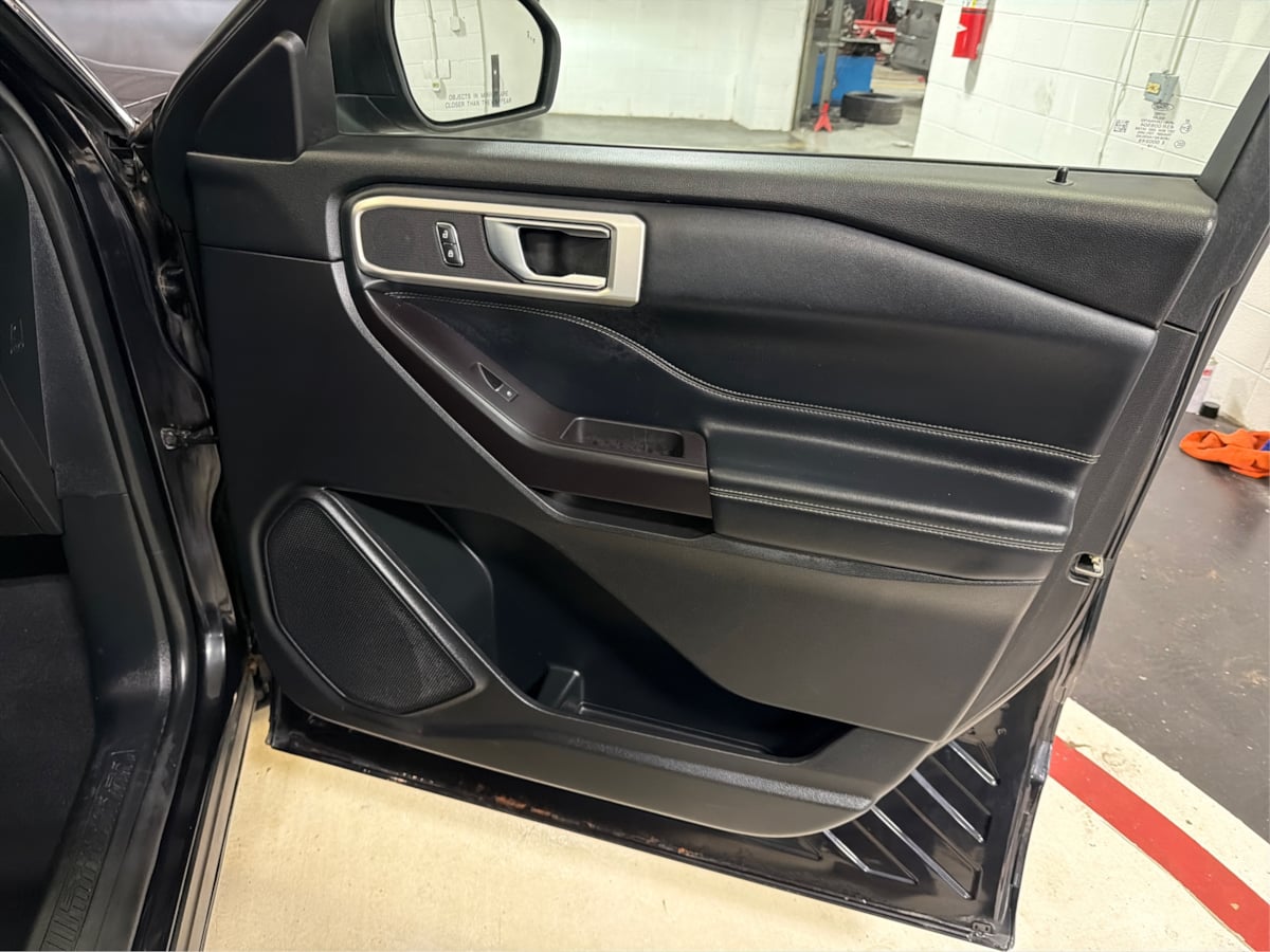 Photo 24 of this Ford Explorer