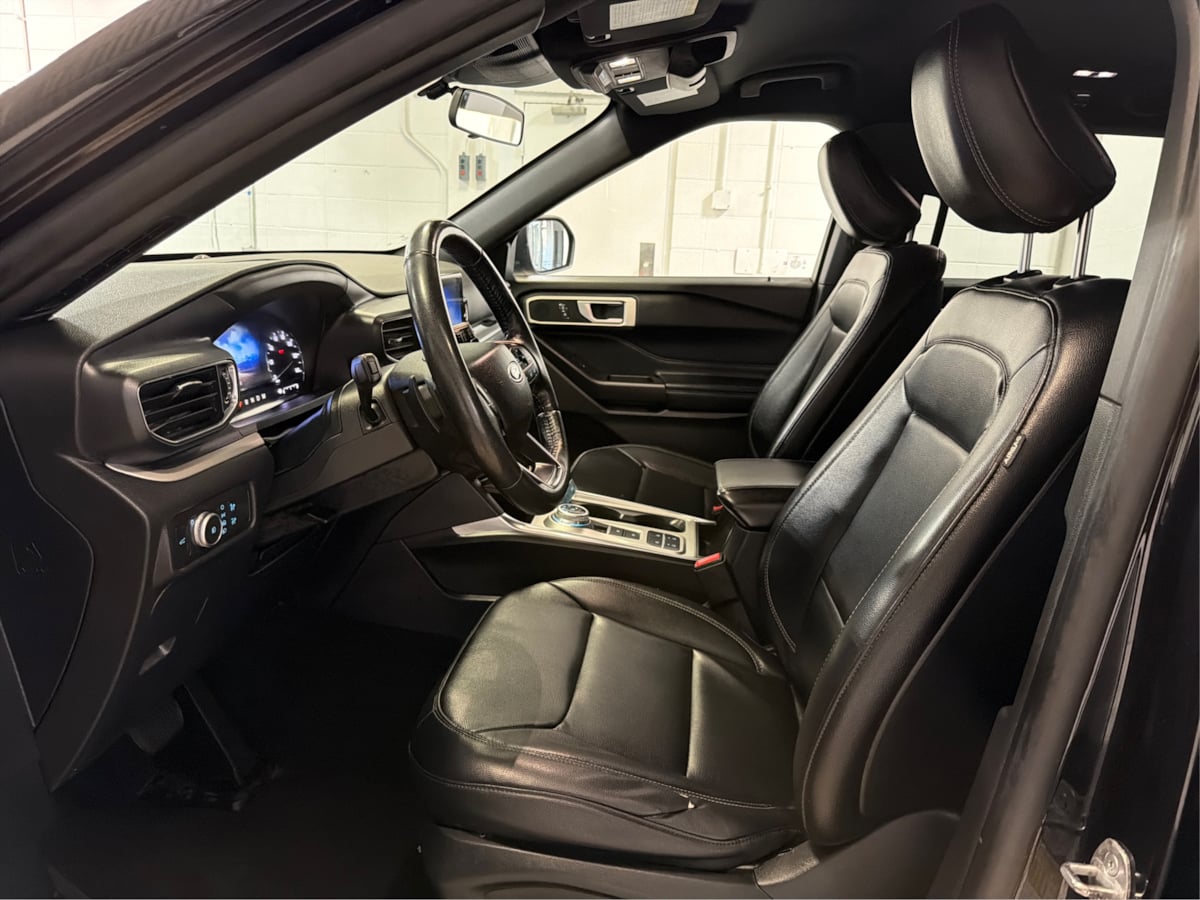 Photo 9 of this Ford Explorer