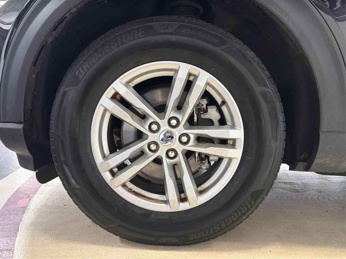 Photo 13 of this Ford Explorer