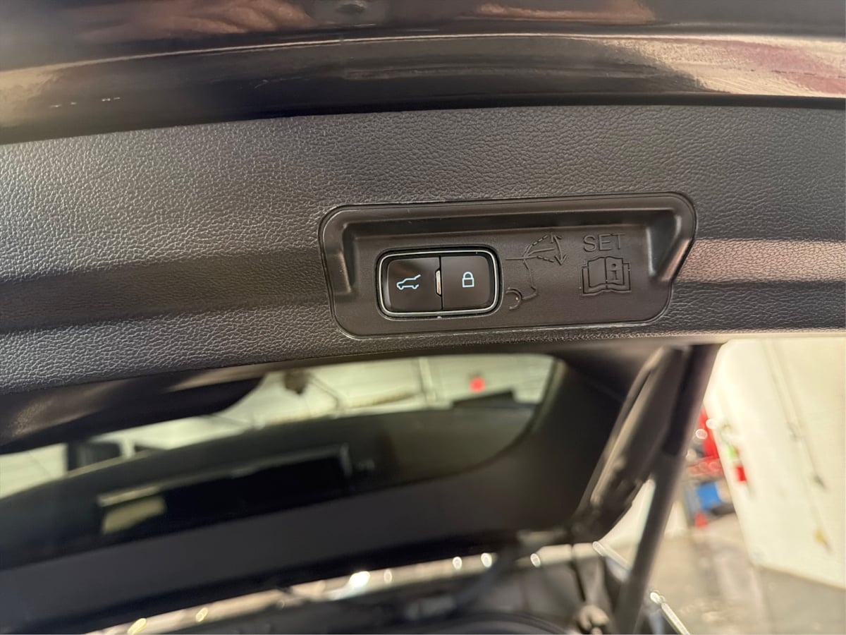 Photo 14 of this Ford Explorer