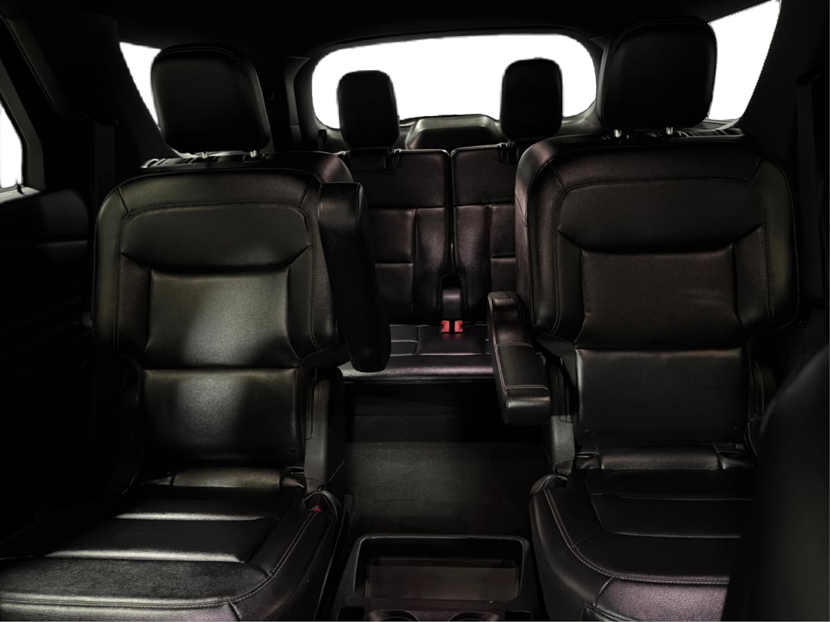Photo 28 of this Ford Explorer