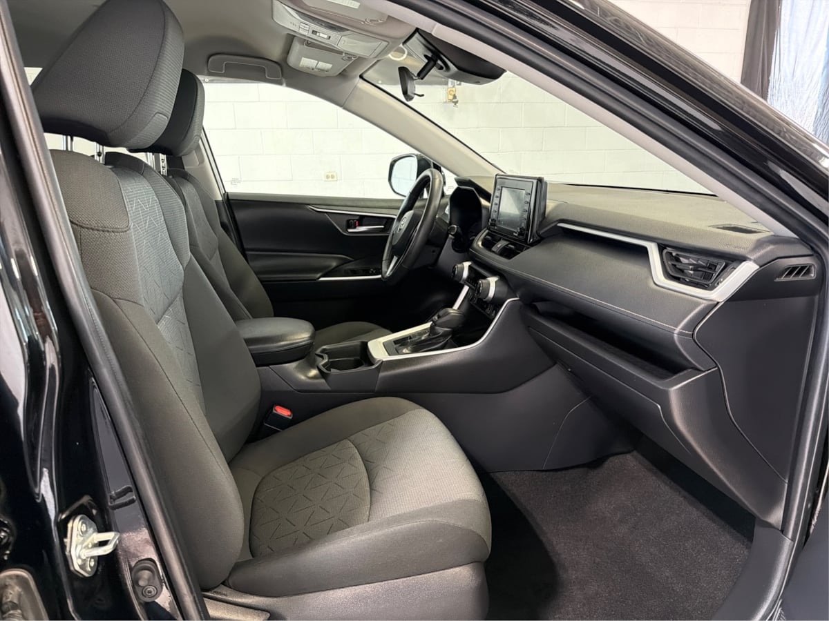 Photo 14 of this Toyota RAV4