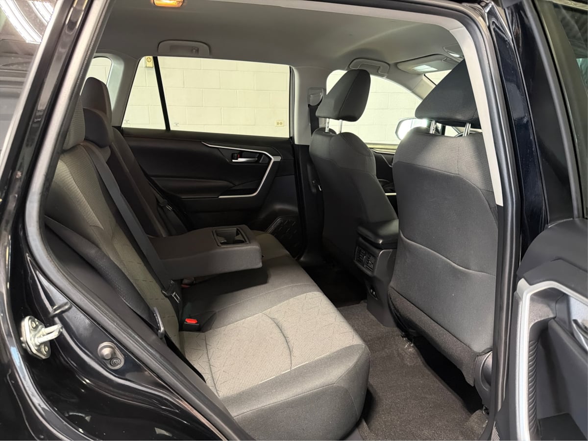 Photo 15 of this Toyota RAV4