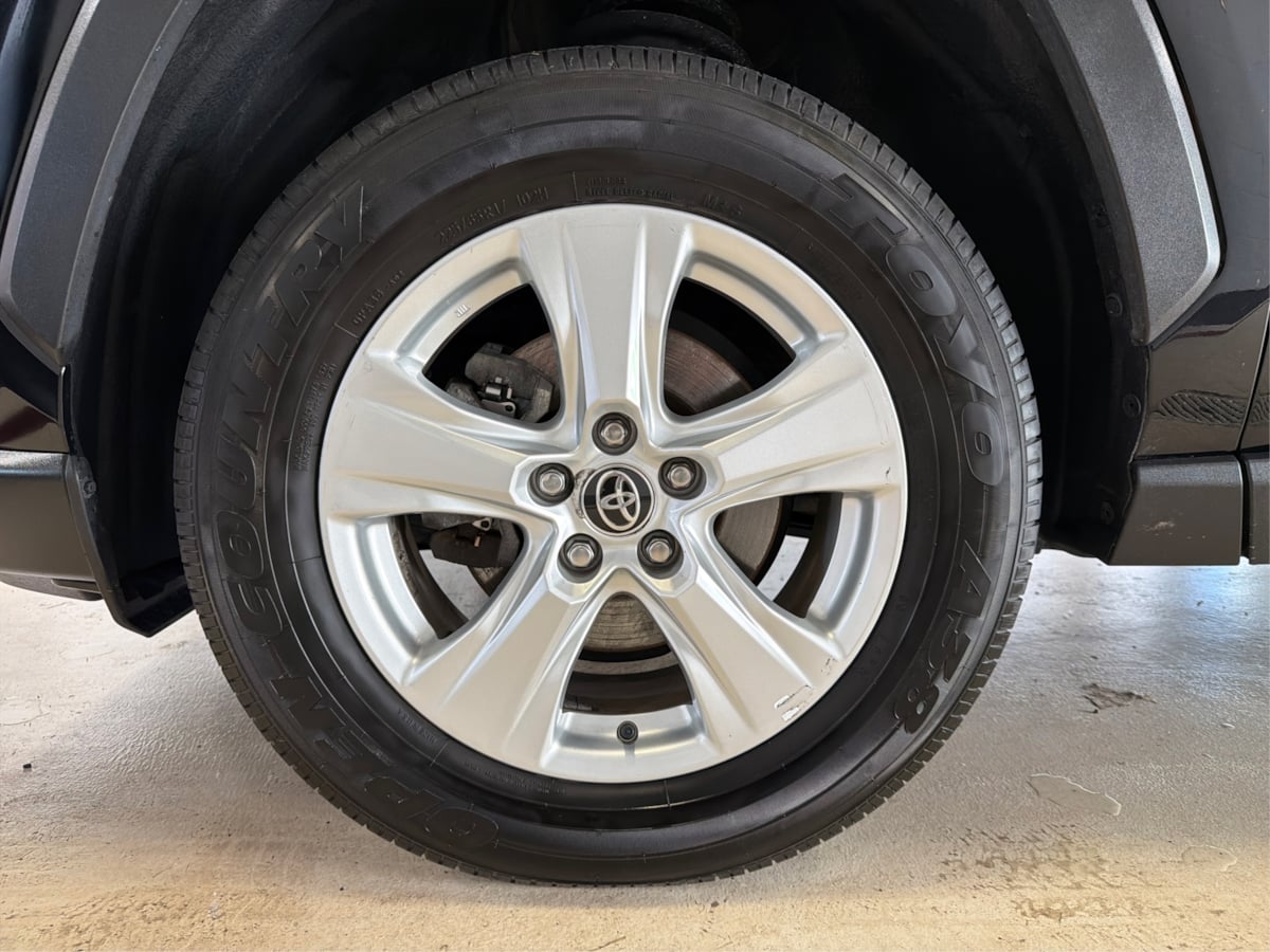 Photo 13 of this Toyota RAV4