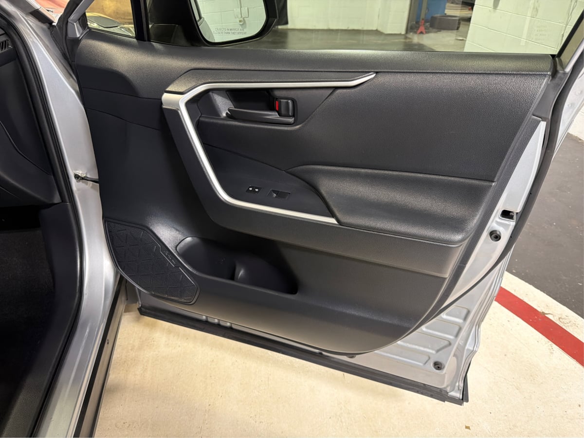 Photo 22 of this Toyota RAV4