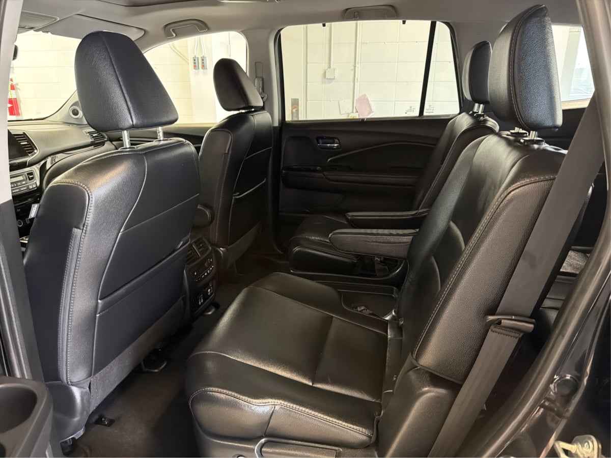 Photo 10 of this Honda Pilot