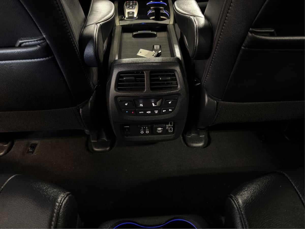 Photo 24 of this Honda Pilot