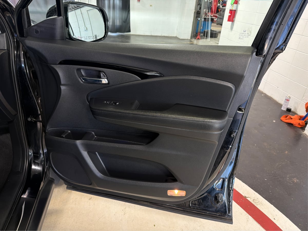 Photo 26 of this Honda Pilot