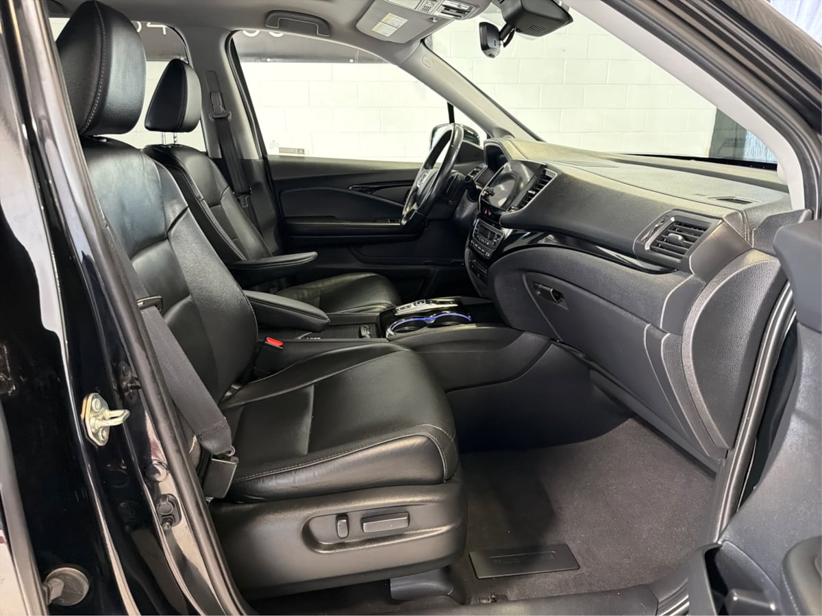 Photo 15 of this Honda Pilot
