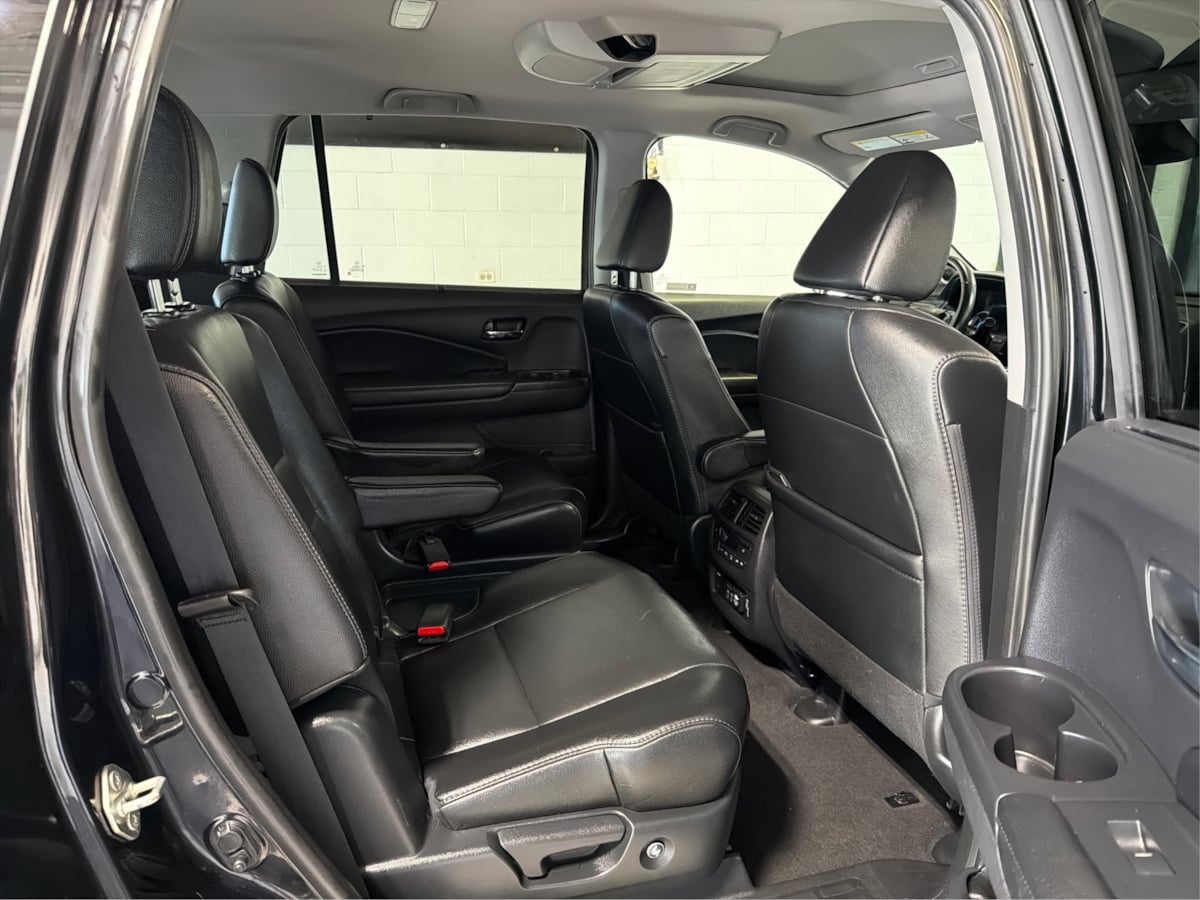 Photo 16 of this Honda Pilot