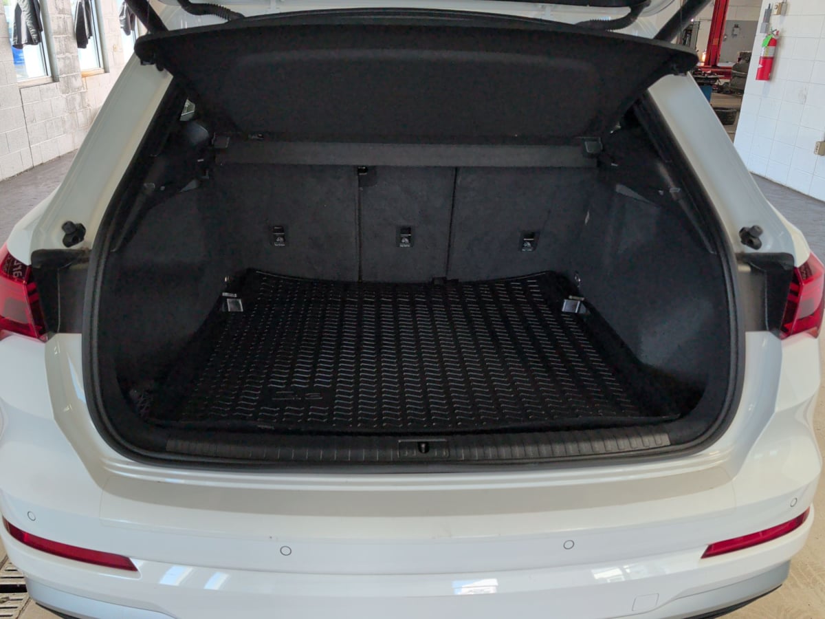Photo 12 of this Audi Q3