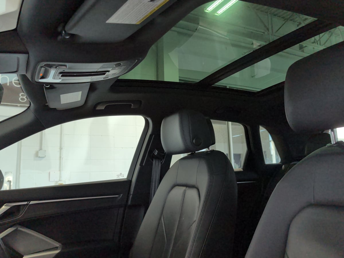 Photo 24 of this Audi Q3