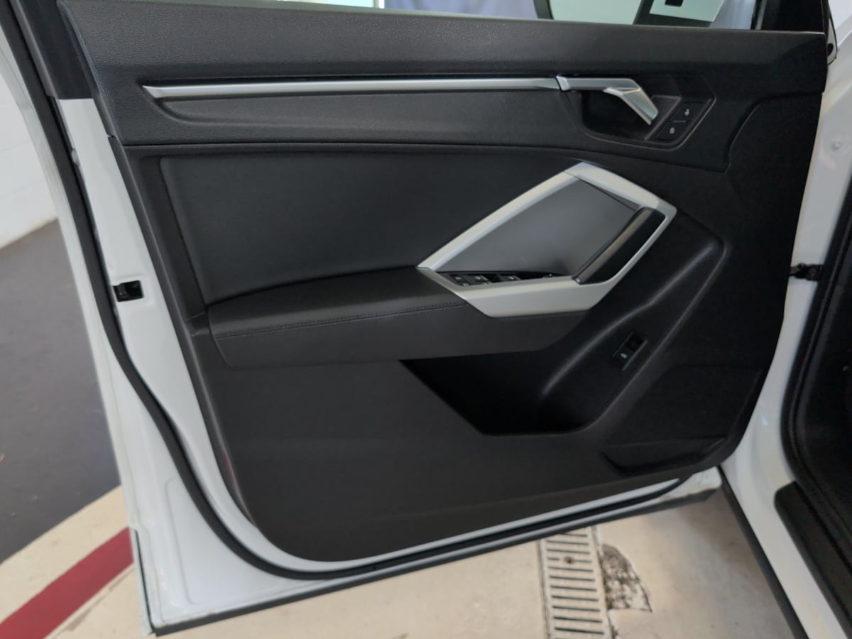Photo 22 of this Audi Q3