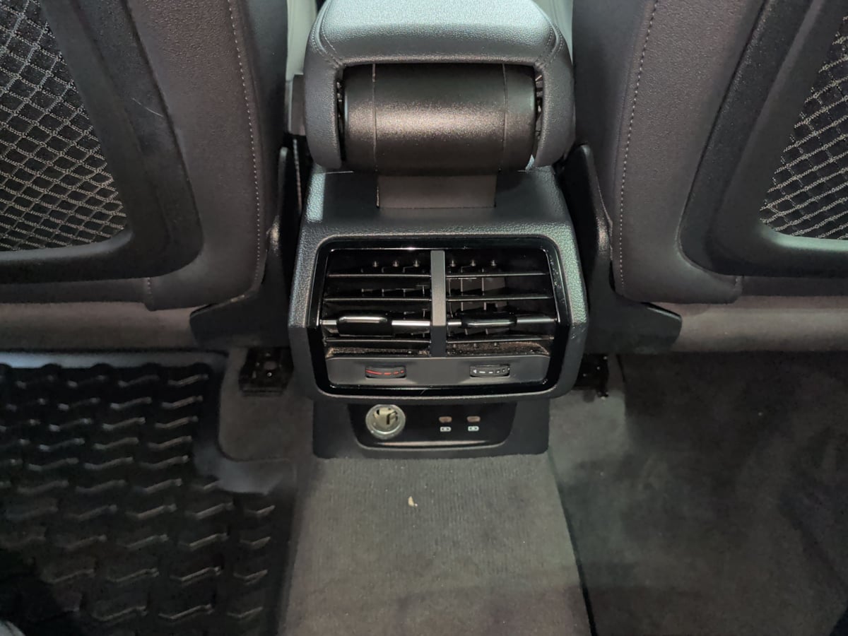 Photo 23 of this Audi Q3