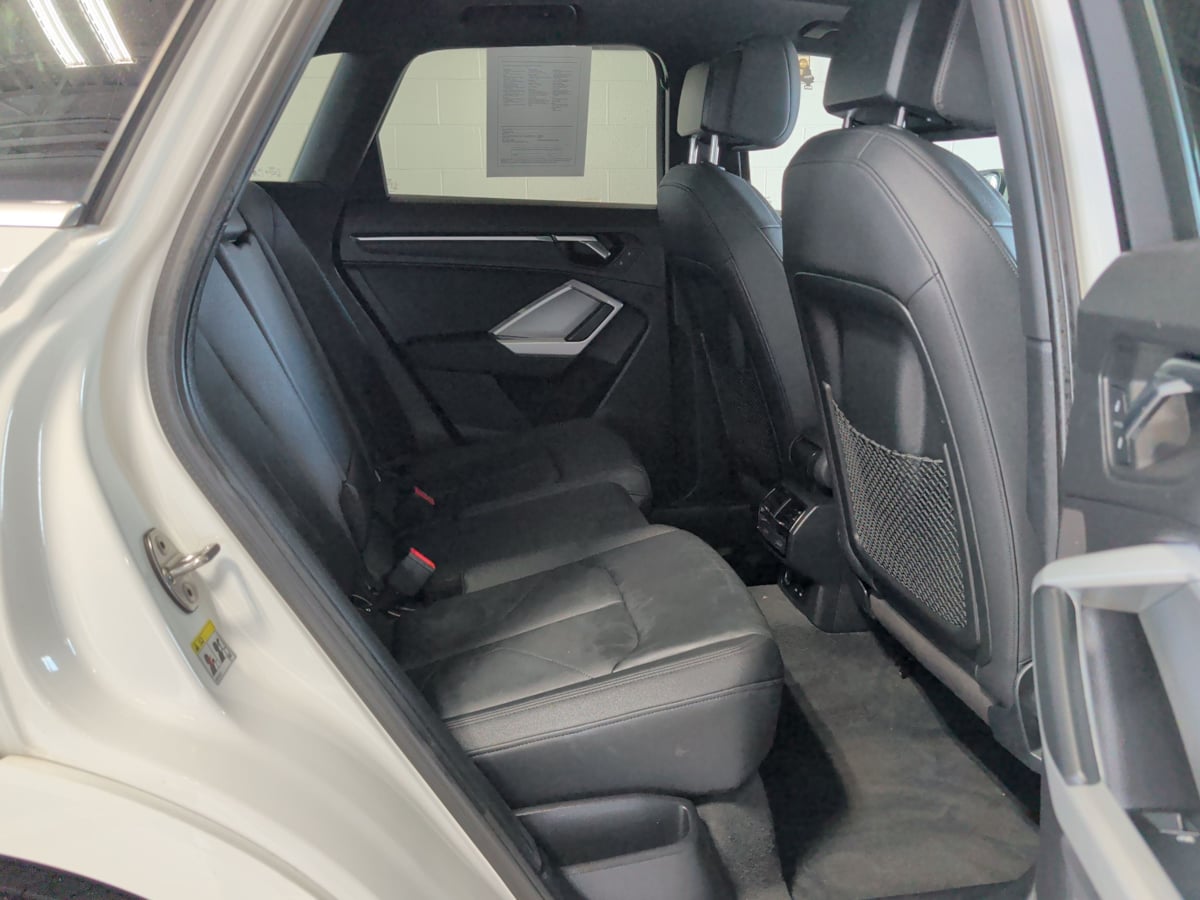 Photo 16 of this Audi Q3