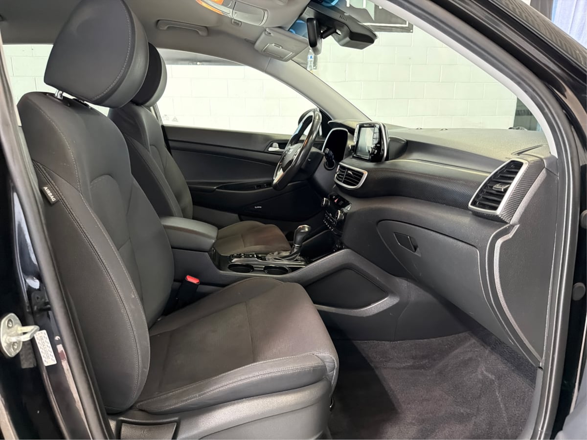 Photo 15 of this Hyundai Tucson