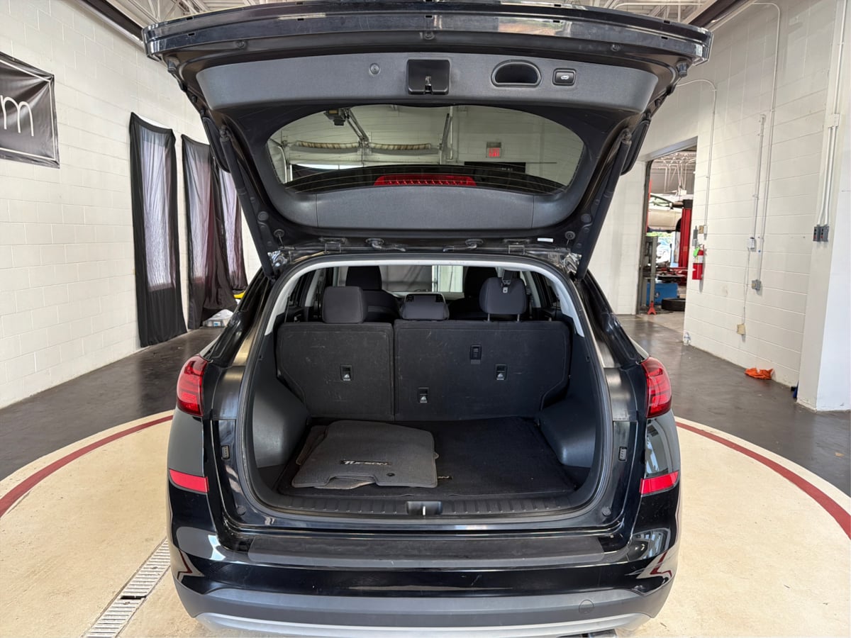 Photo 12 of this Hyundai Tucson