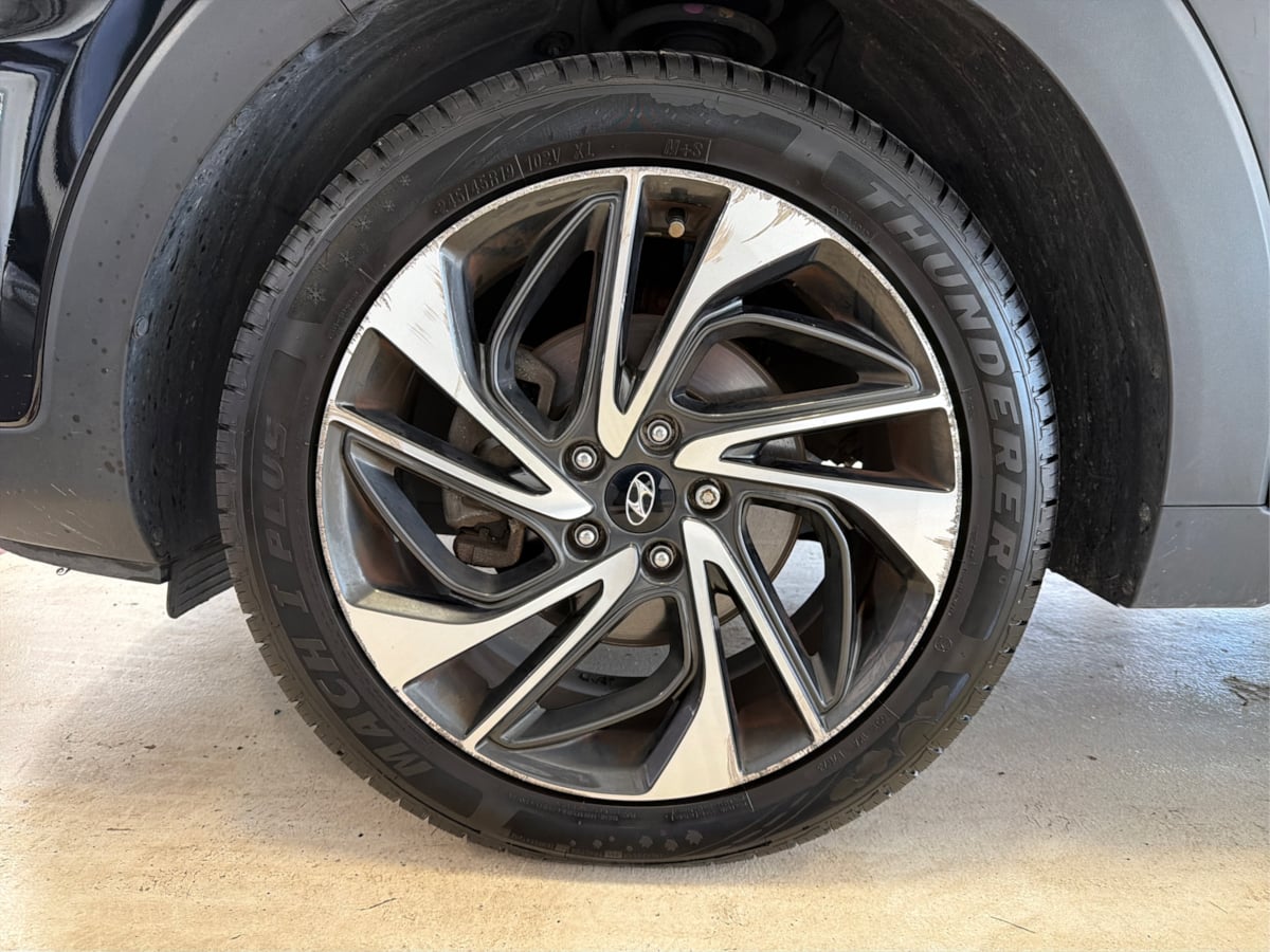 Photo 13 of this Hyundai Tucson