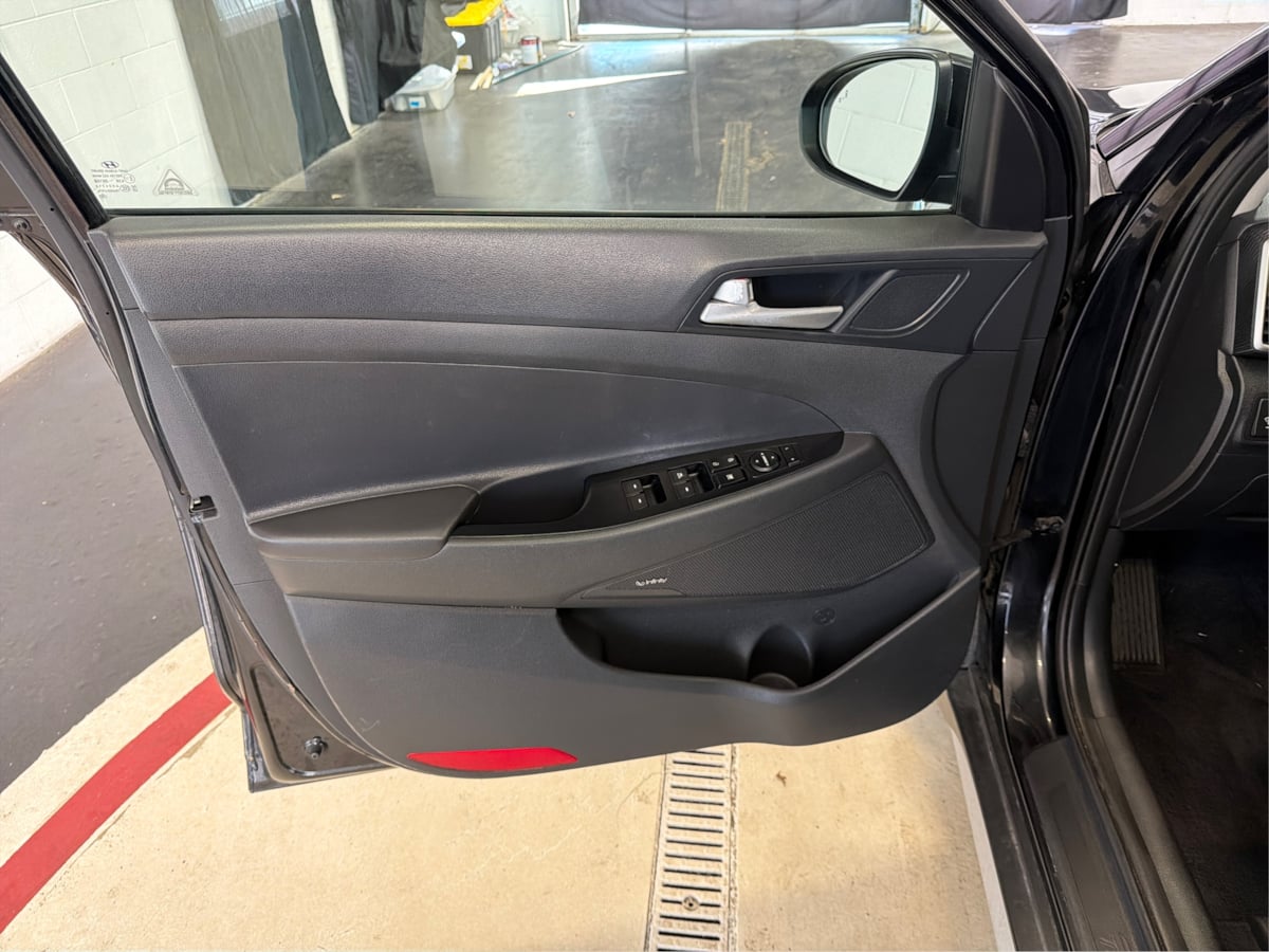 Photo 22 of this Hyundai Tucson