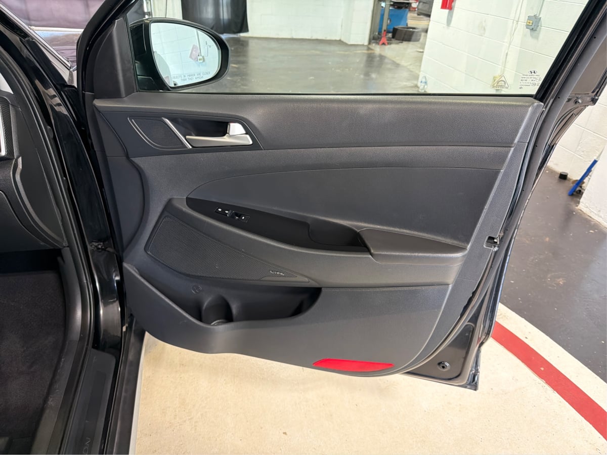 Photo 24 of this Hyundai Tucson