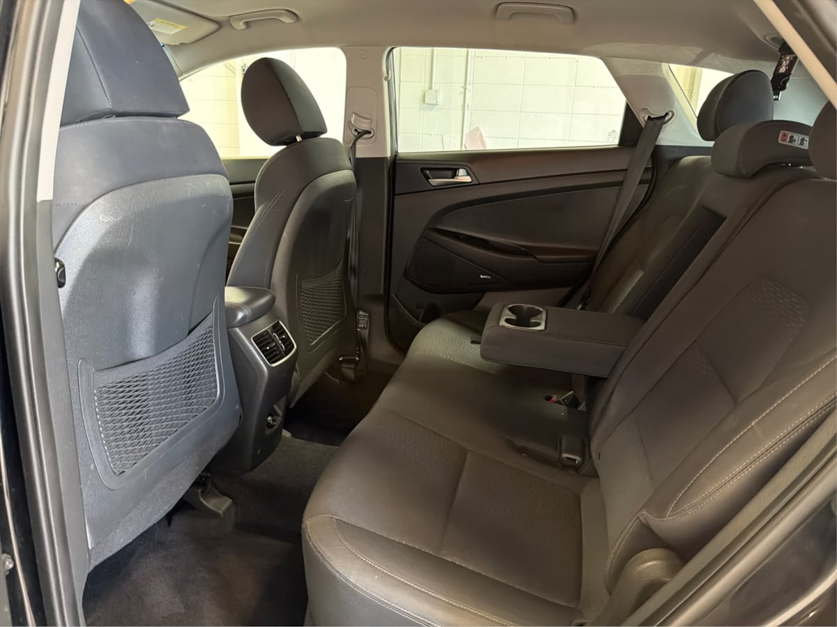 Photo 10 of this Hyundai Tucson