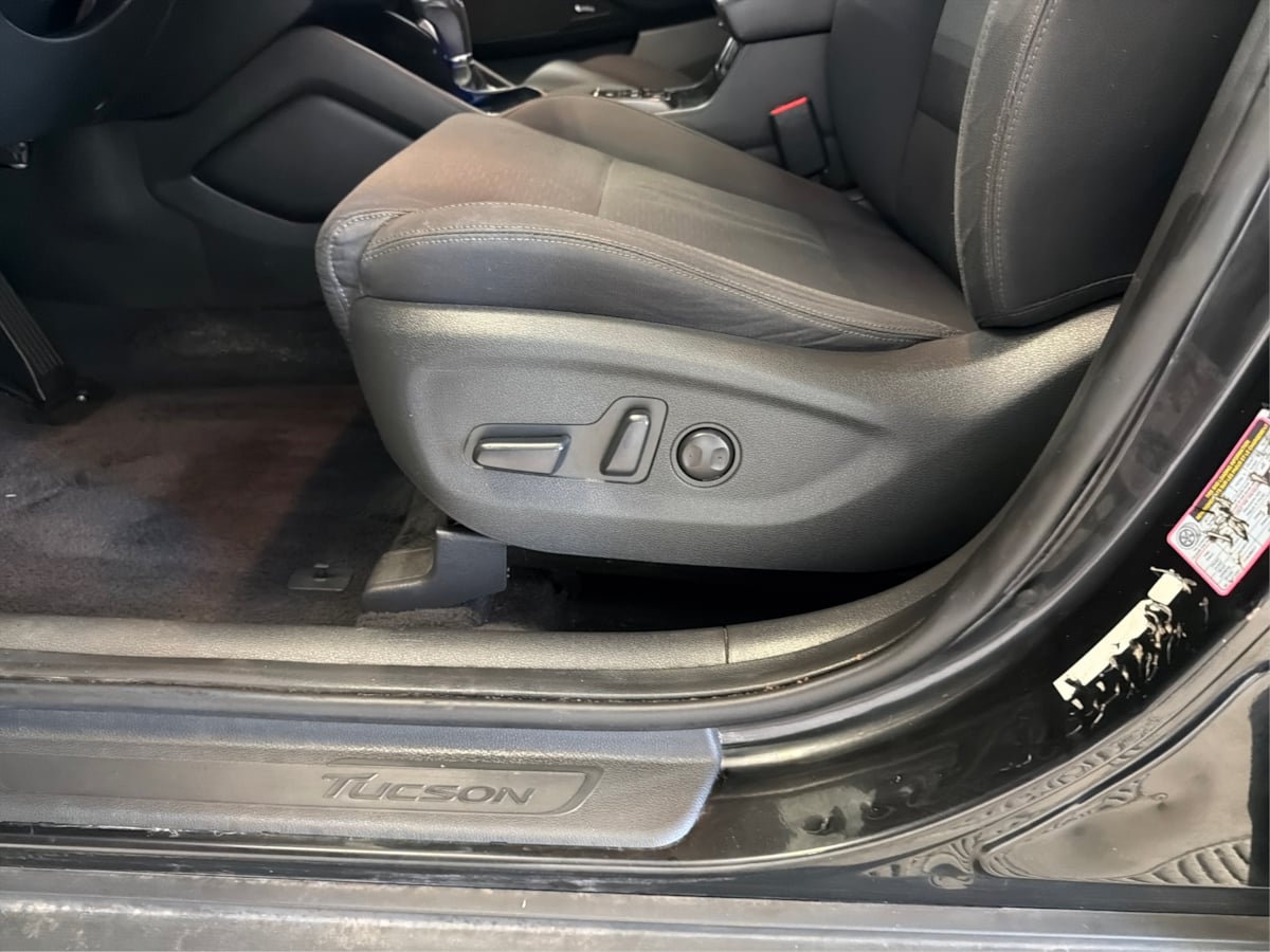 Photo 21 of this Hyundai Tucson