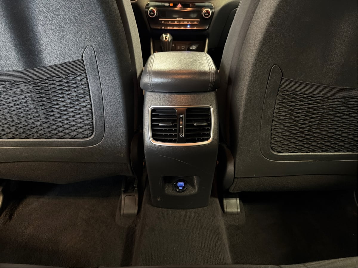 Photo 23 of this Hyundai Tucson