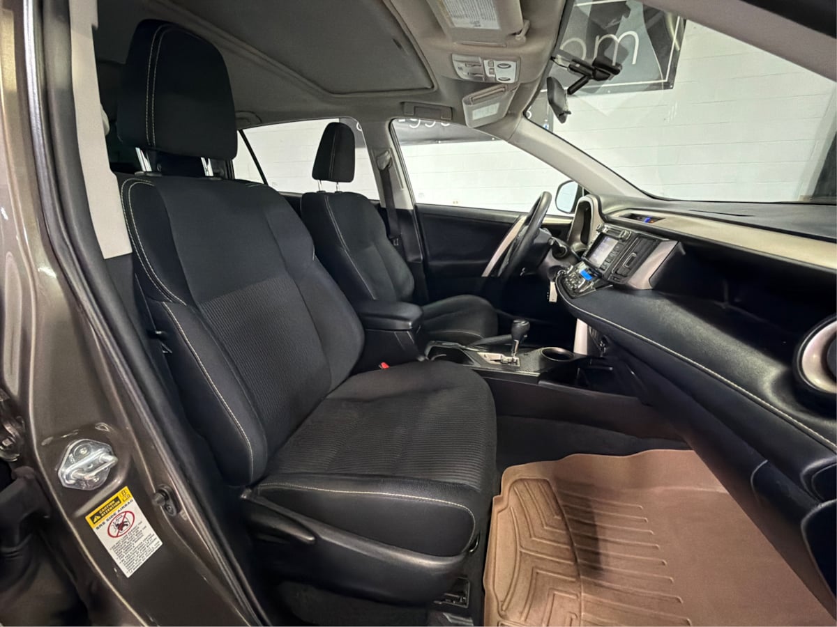 Photo 14 of this Toyota RAV4