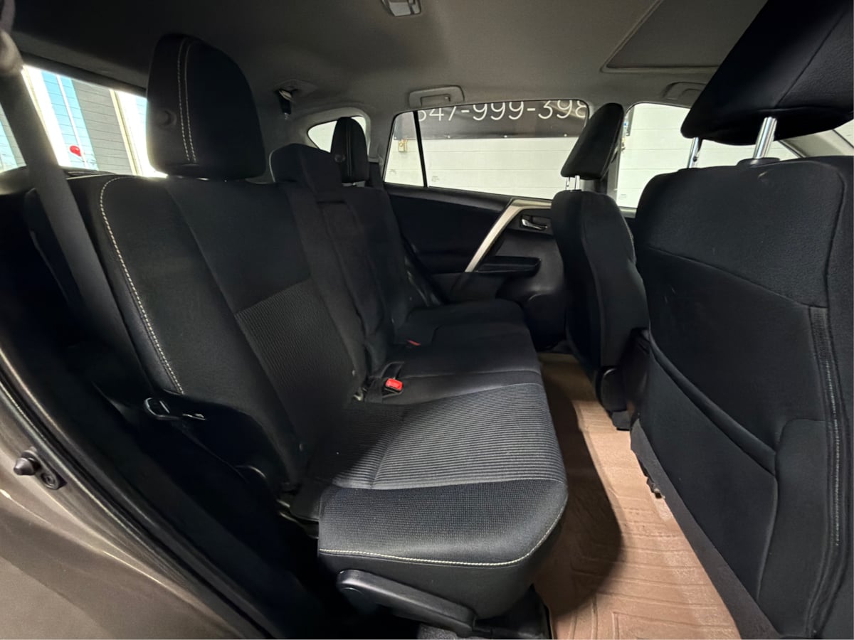 Photo 15 of this Toyota RAV4