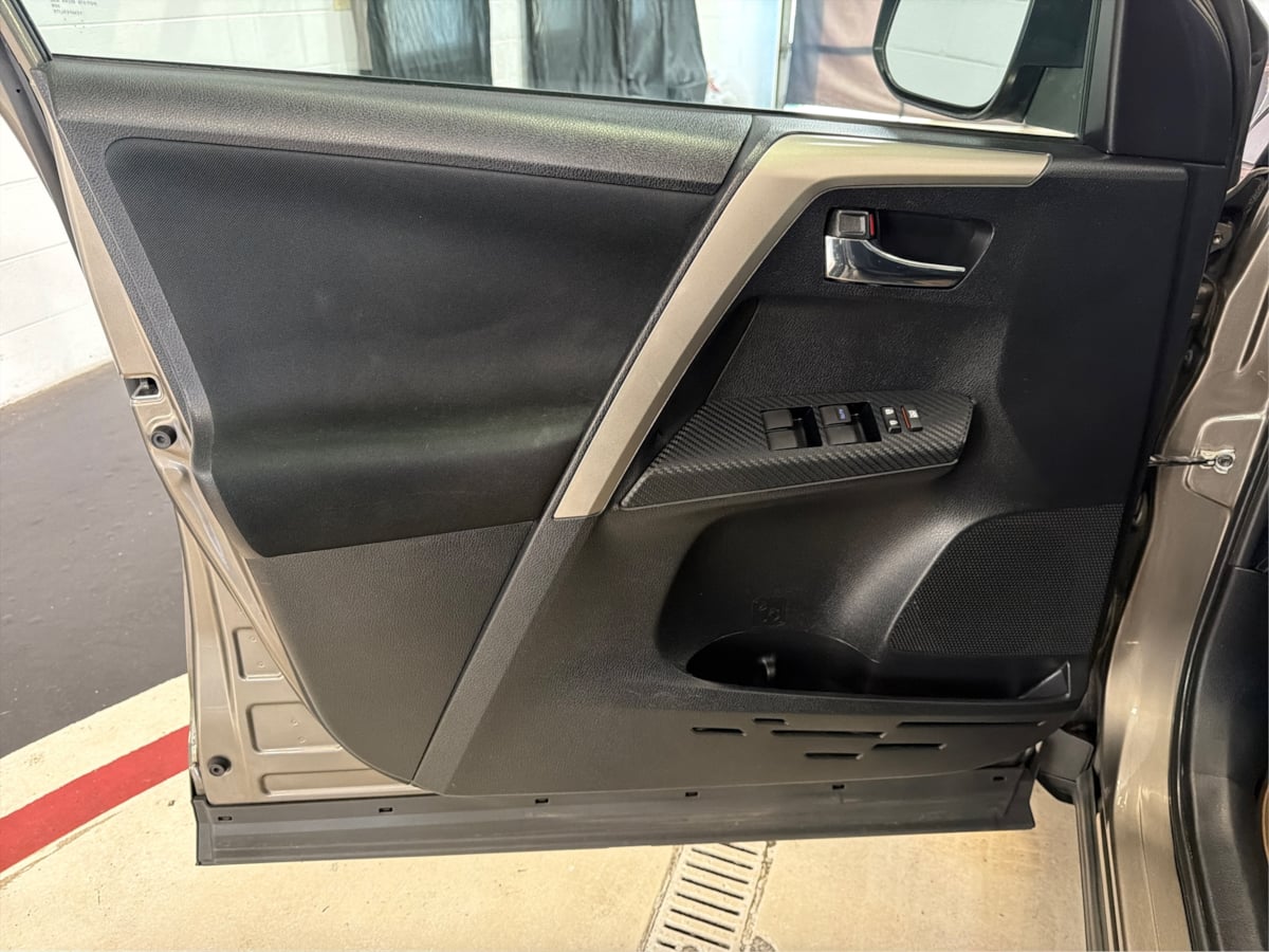 Photo 21 of this Toyota RAV4