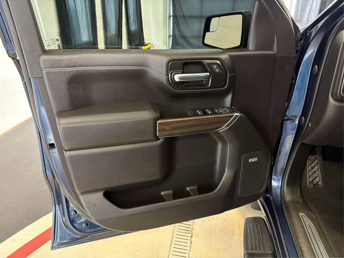 Photo 21 of this Chevrolet Silverado 1500