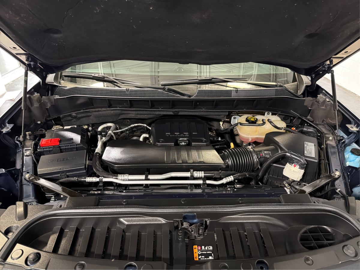 Photo 11 of this Chevrolet Silverado 1500