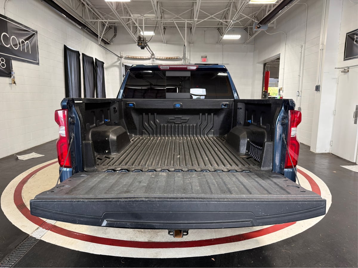 Photo 12 of this Chevrolet Silverado 1500