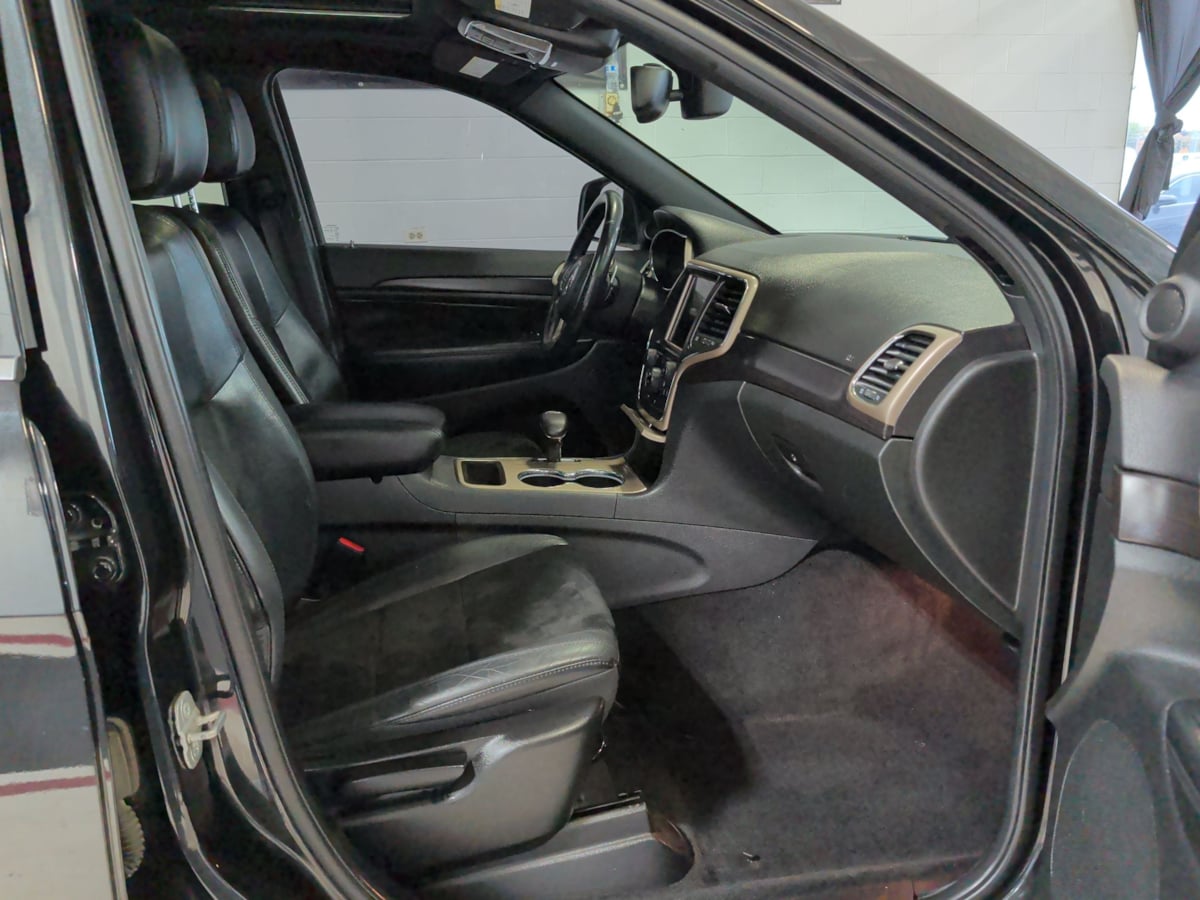 Photo 15 of this Jeep Grand Cherokee