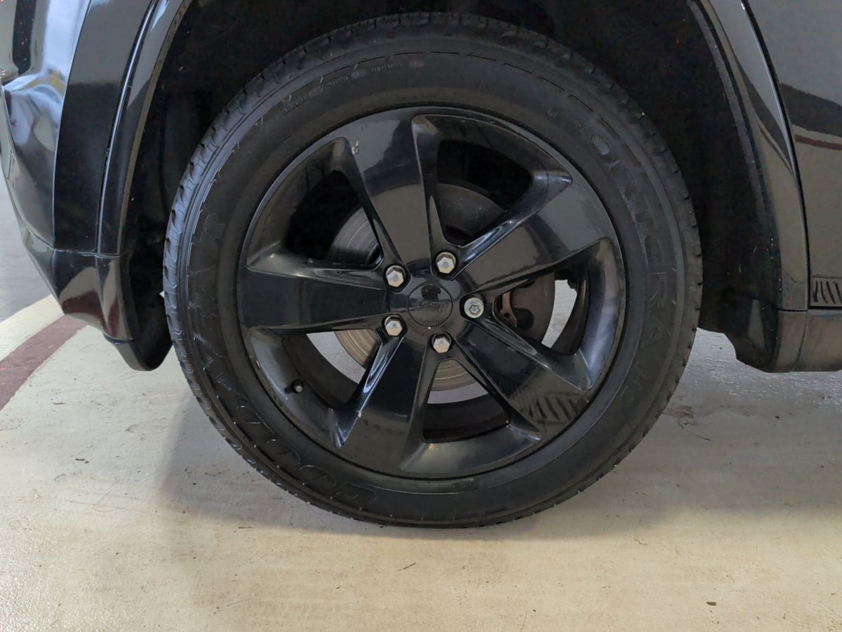 Photo 13 of this Jeep Grand Cherokee